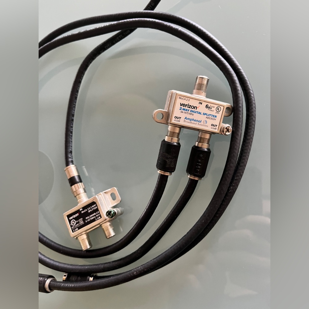 Set Of 2 Verizon Fios 2 Way Moca 2.0 Splitter PDI-2WWB-2.0 3.5Db w Coaxial Cords - Picture 3 of 8